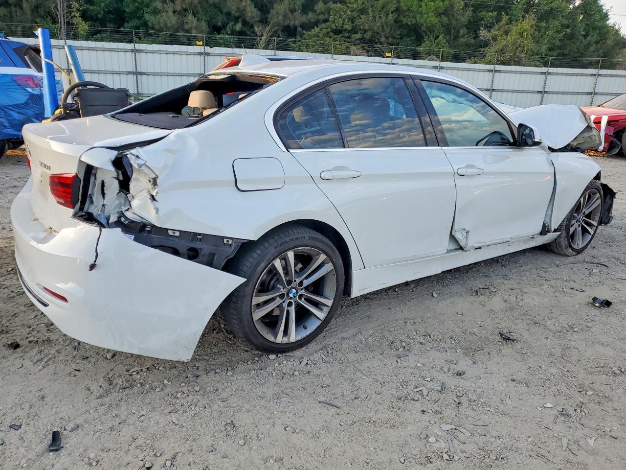 2018 BMW 330 Xi - zdjęcie 3