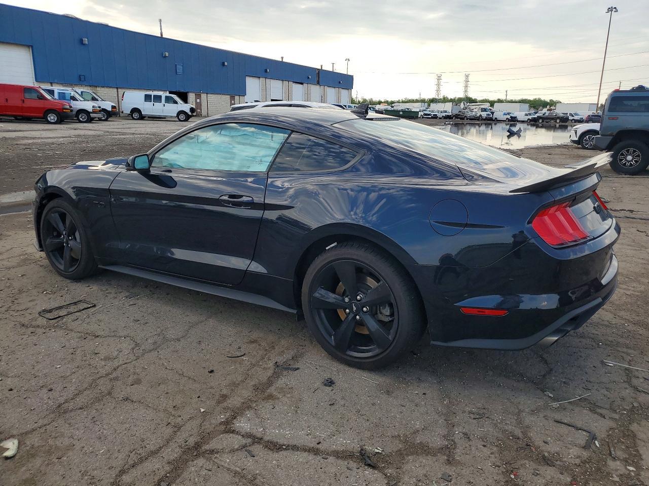 2021 Ford Mustang Gt - zdjęcie 2