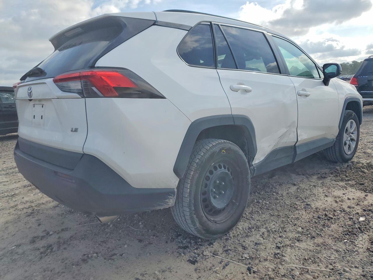 2020 Toyota Rav4 Le - zdjęcie 3