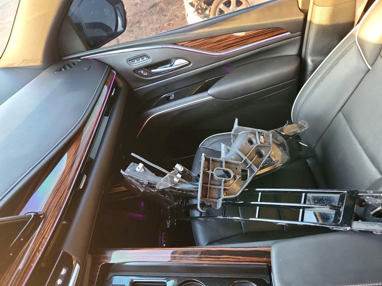 2024 Cadillac Escalade Premium Luxury - zdjęcie 13