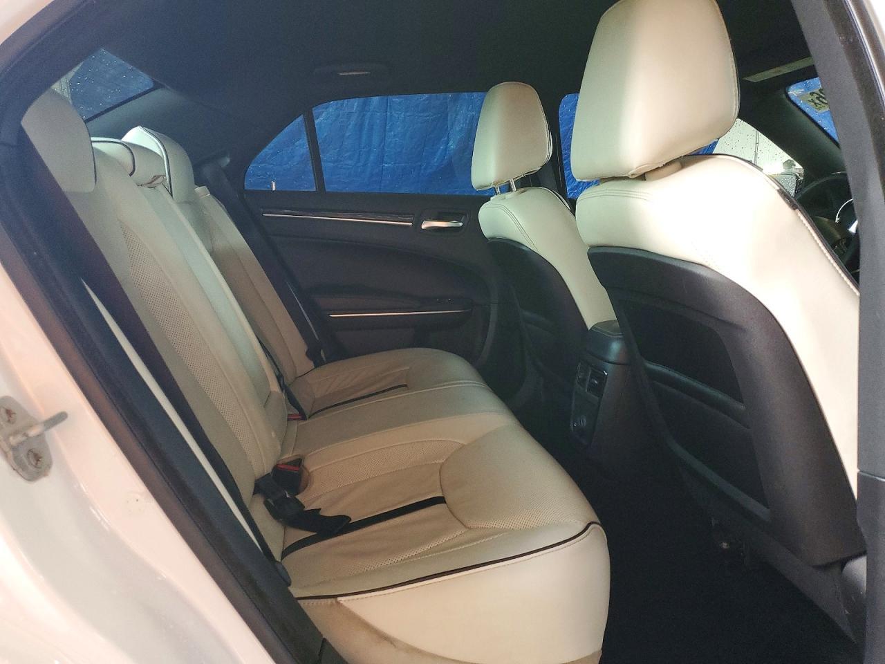 2014 Chrysler 300 - zdjęcie 10