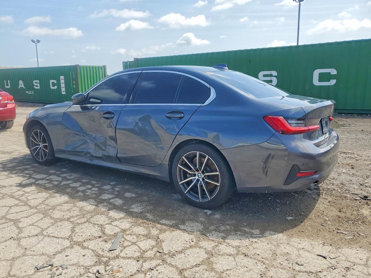 2021 BMW Seria 3 330i - zdjęcie 2