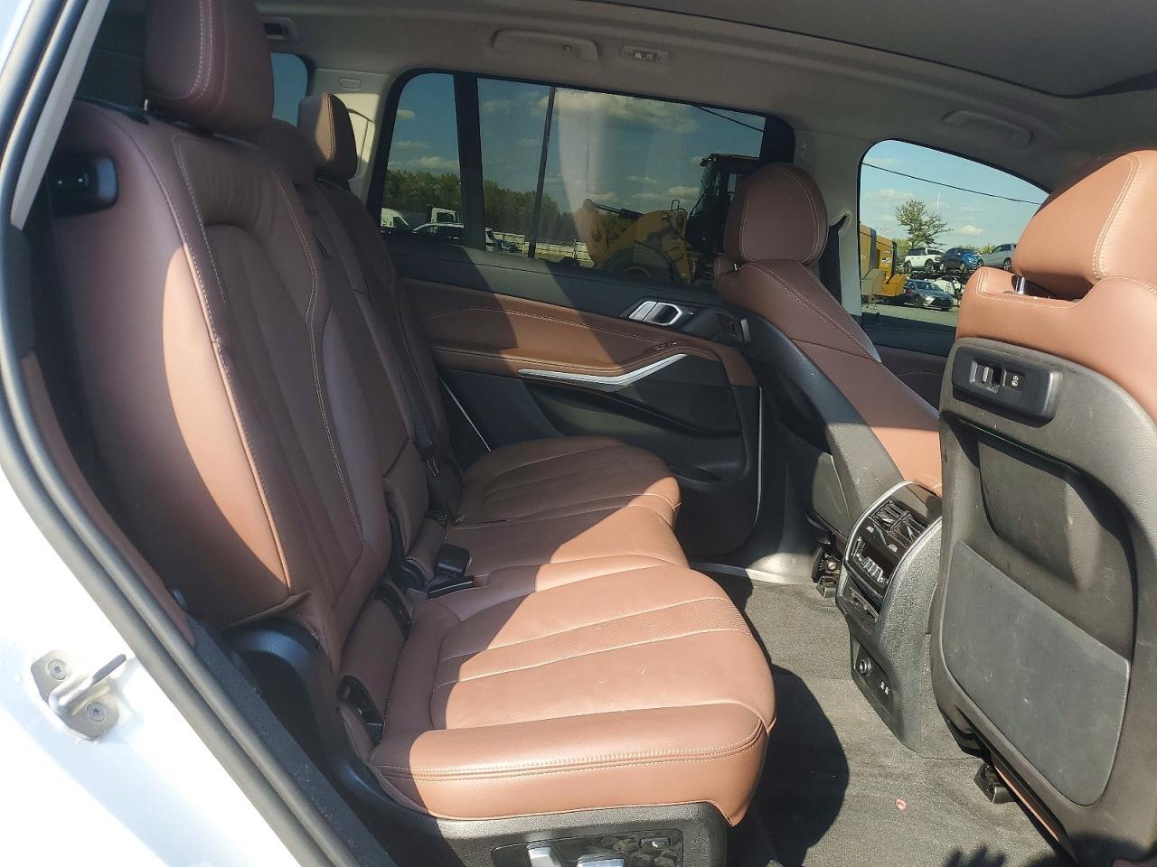 2022 BMW X7 xDrive40I - zdjęcie 11