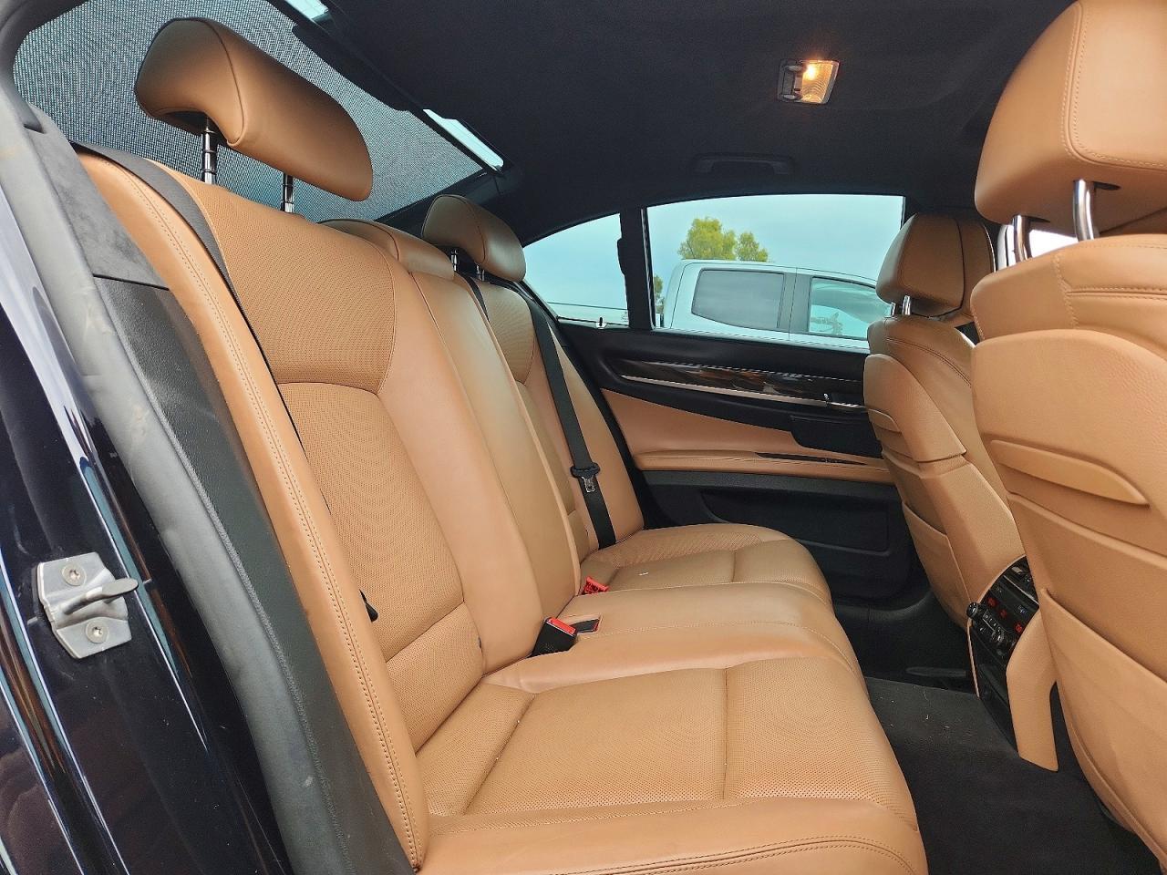 2015 BMW 750 Xi - zdjęcie 10