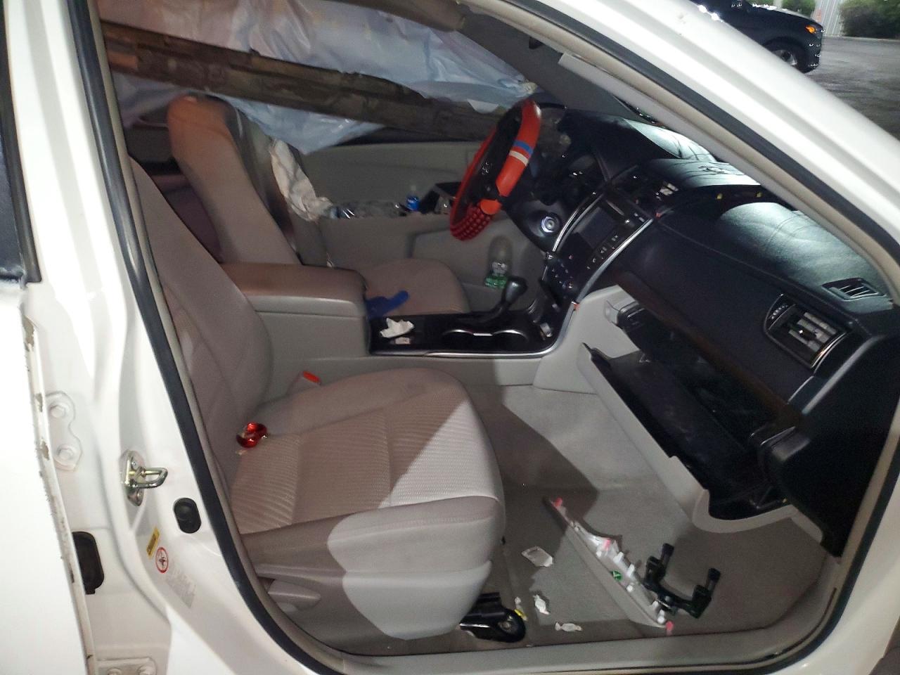 2016 Toyota Camry Le - zdjęcie 13