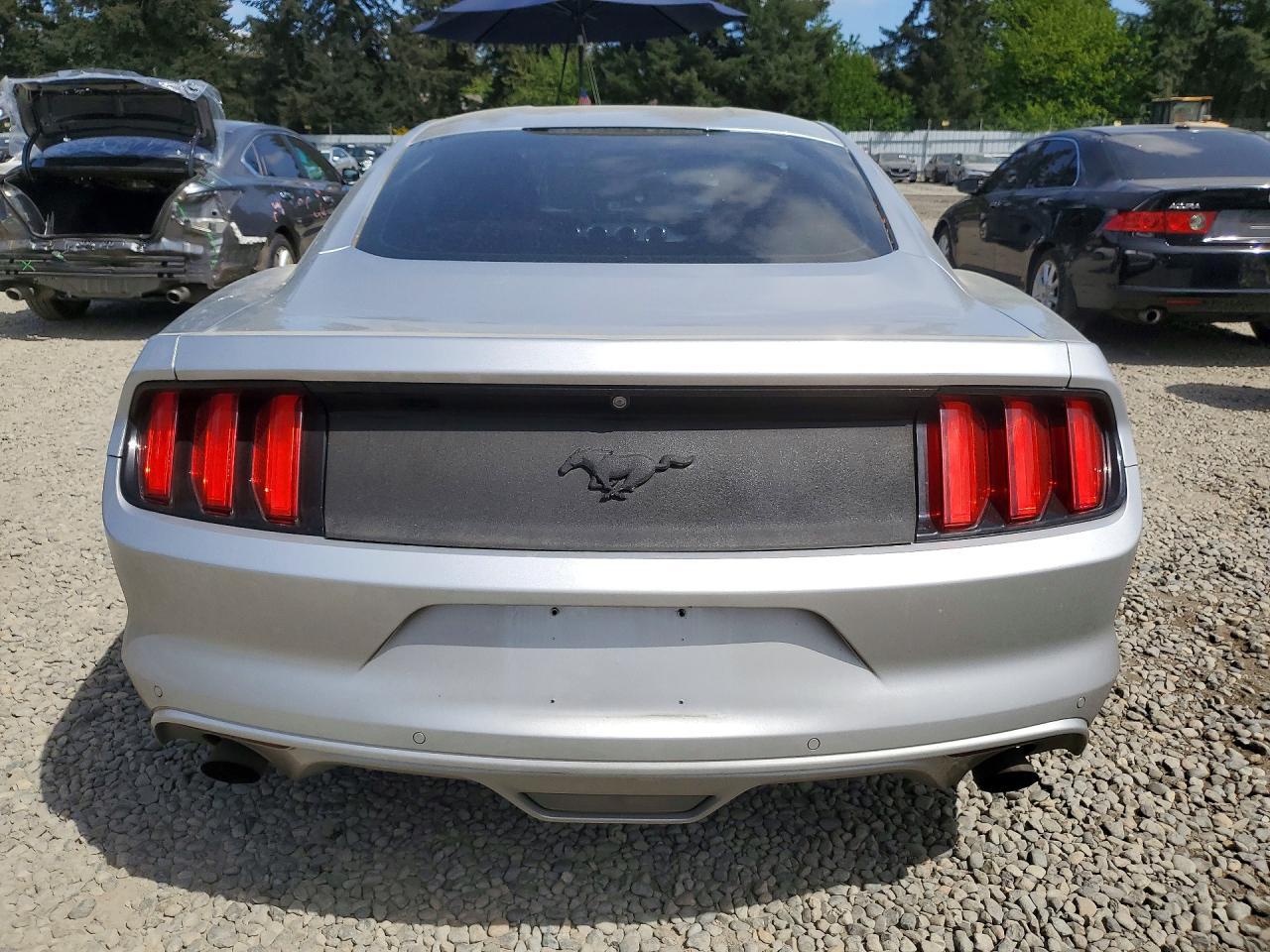 2015 Ford Mustang - zdjęcie 6