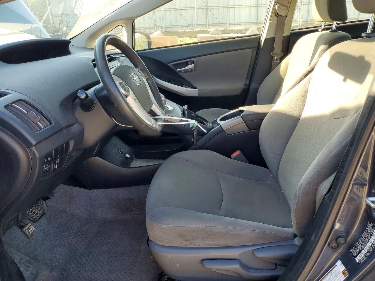 2014 Toyota Prius Two - zdjęcie 7