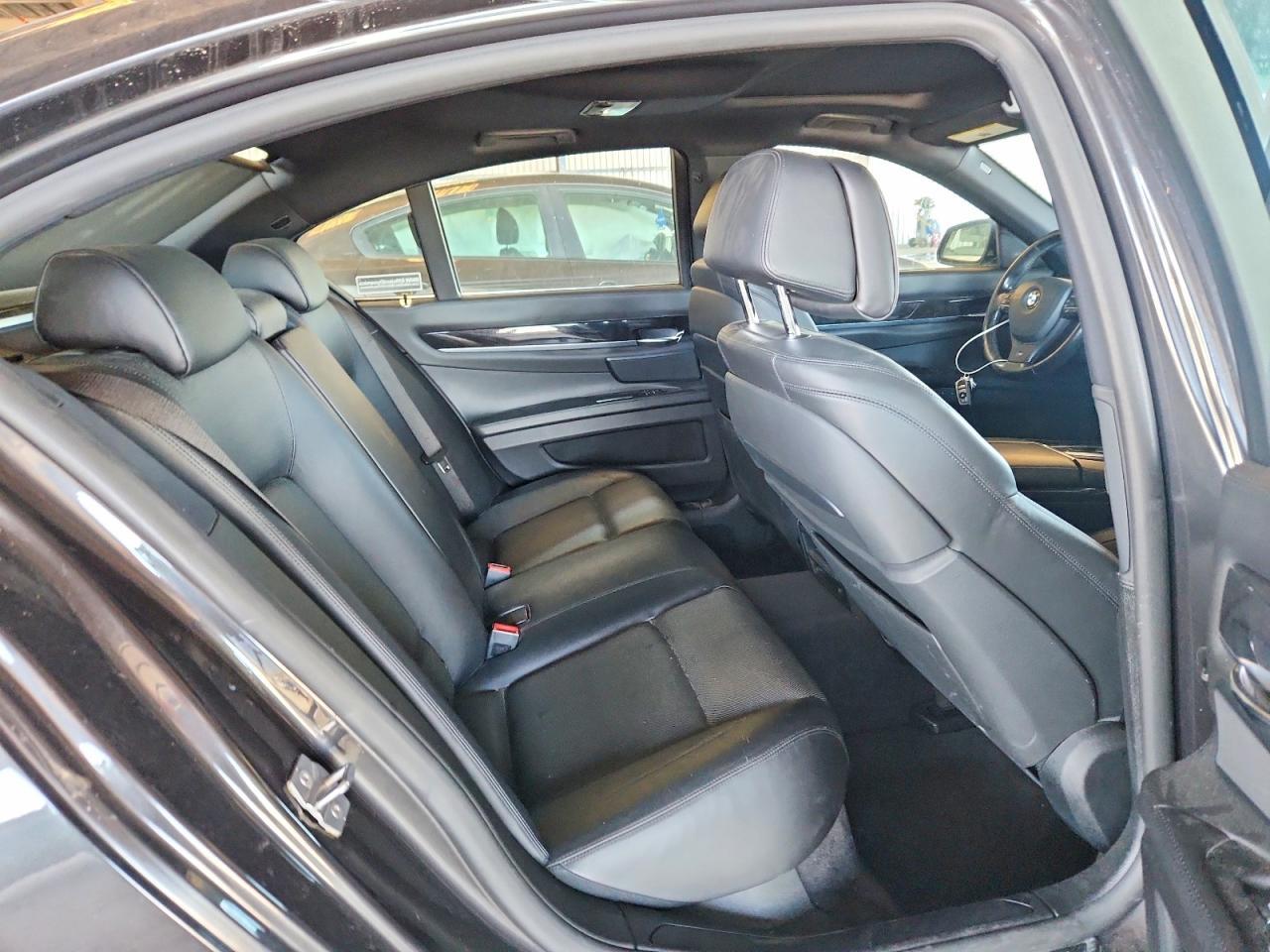 2013 BMW 750 I - zdjęcie 10