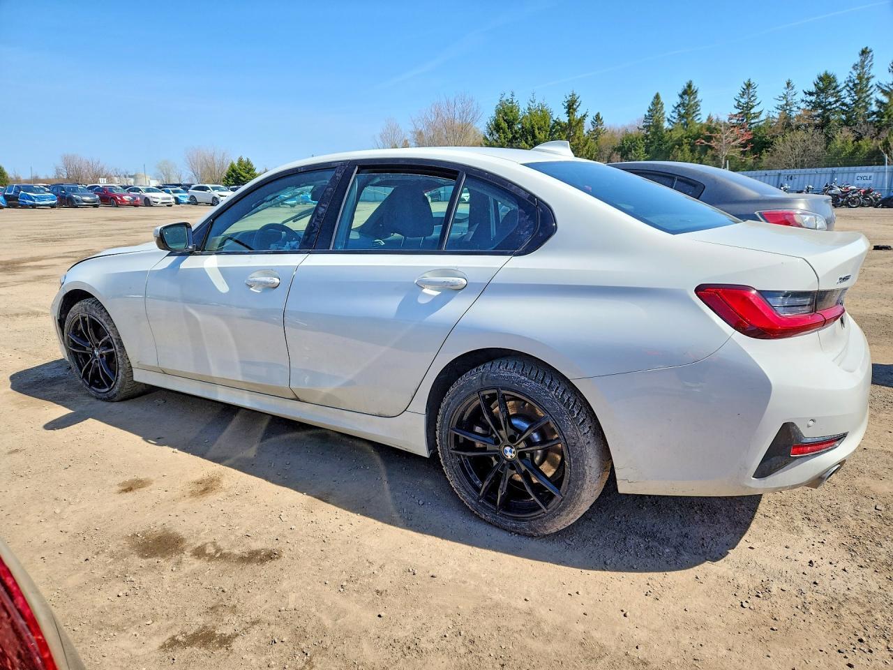 2021 BMW 330Xi - zdjęcie 2