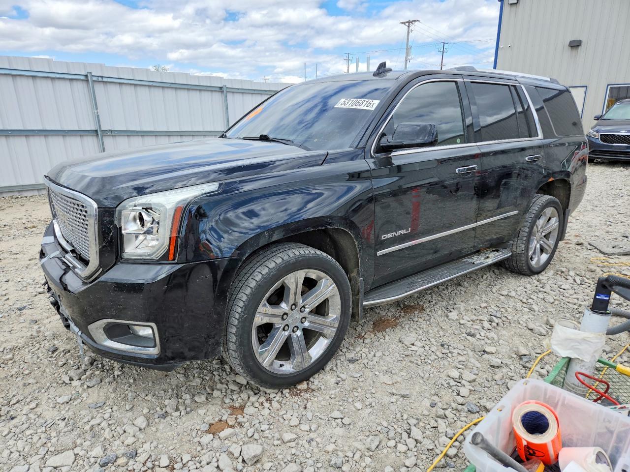 2017 GMC Yukon Denali - zdjęcie główne