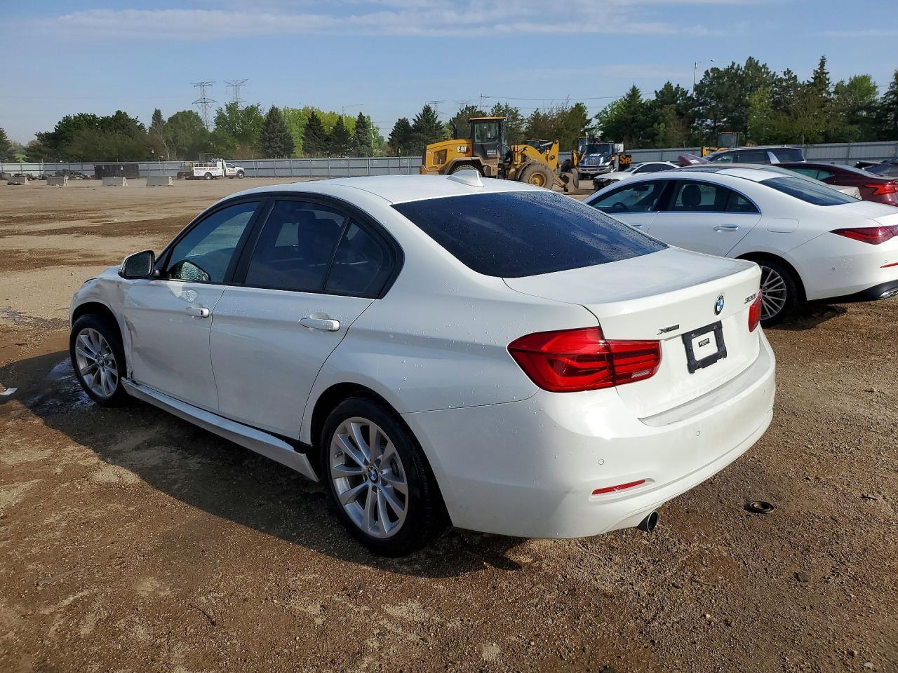 2018 BMW 320 Xi - zdjęcie 2