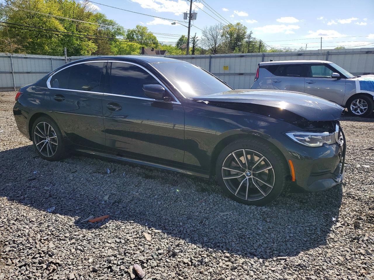 2022 BMW Seria 3 330i - zdjęcie 4