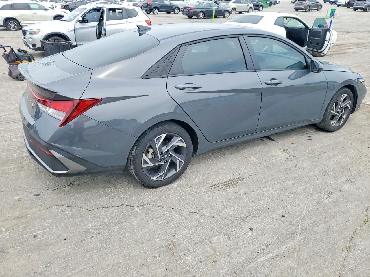 2025 Hyundai Elantra Sel Sport - zdjęcie 3