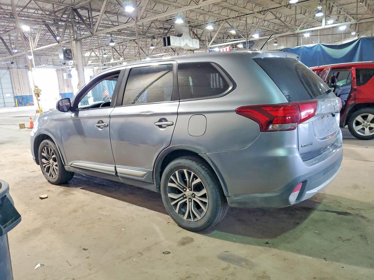 2016 Mitsubishi Outlander Se - zdjęcie 2