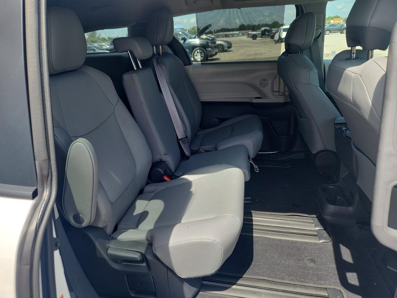 2024 Toyota Sienna Xle - zdjęcie 11