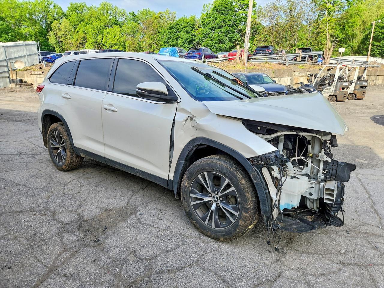 2019 Toyota Highlander Le Plus - zdjęcie 4