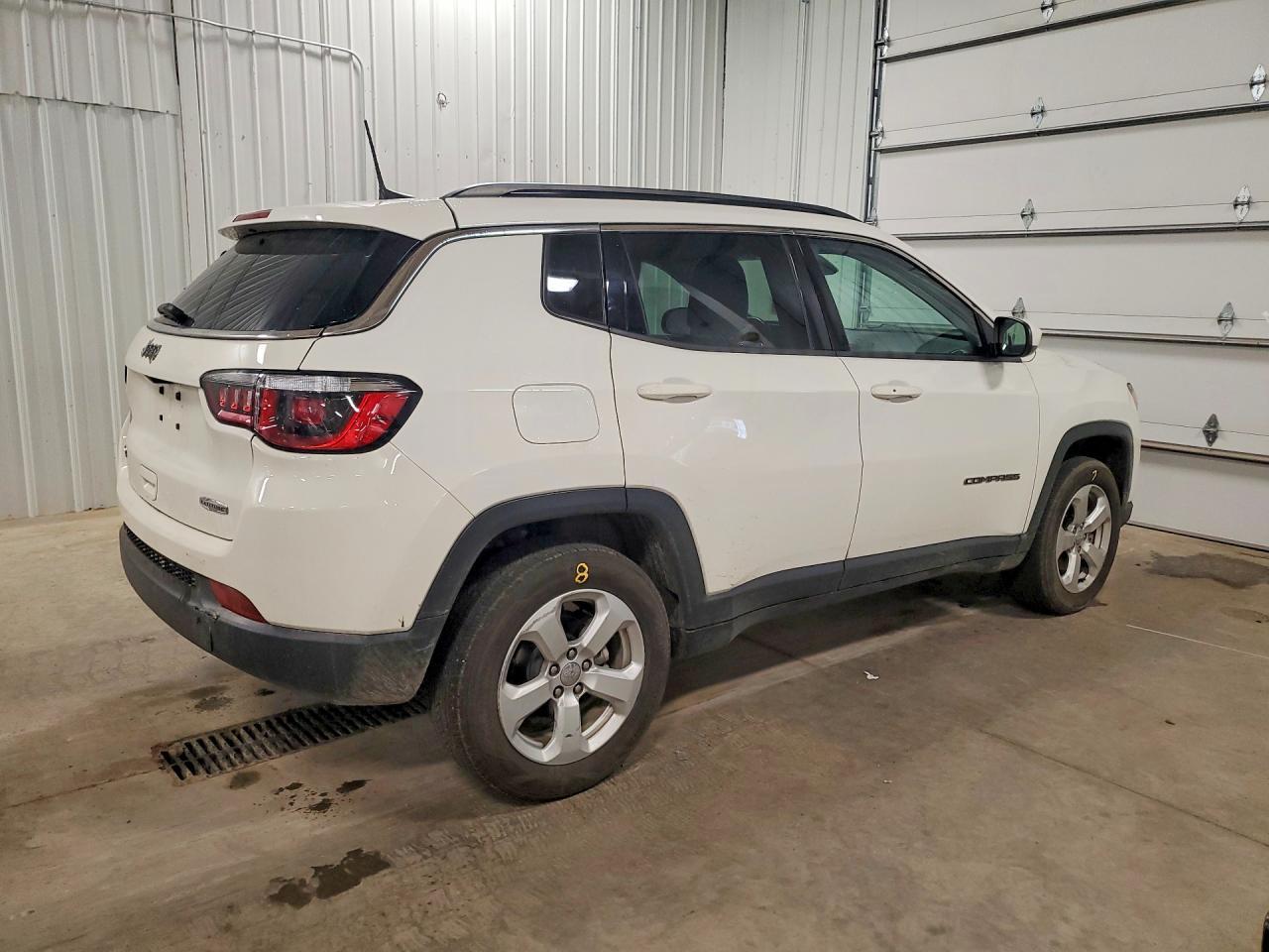 2020 Jeep Compass Latitude - zdjęcie 3