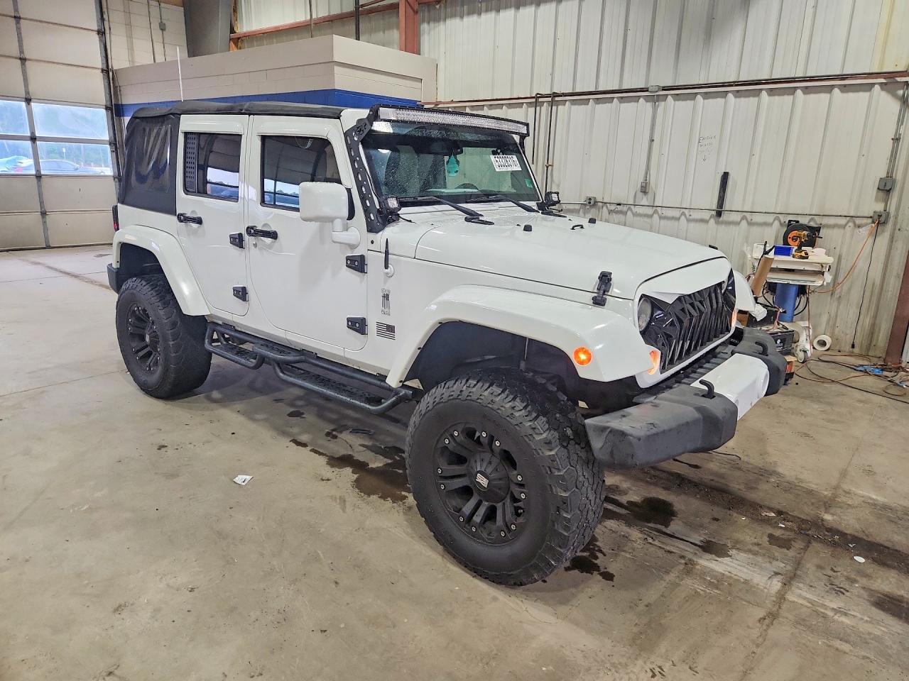 2014 Jeep Wrangler Unlimited Sahara - zdjęcie 4