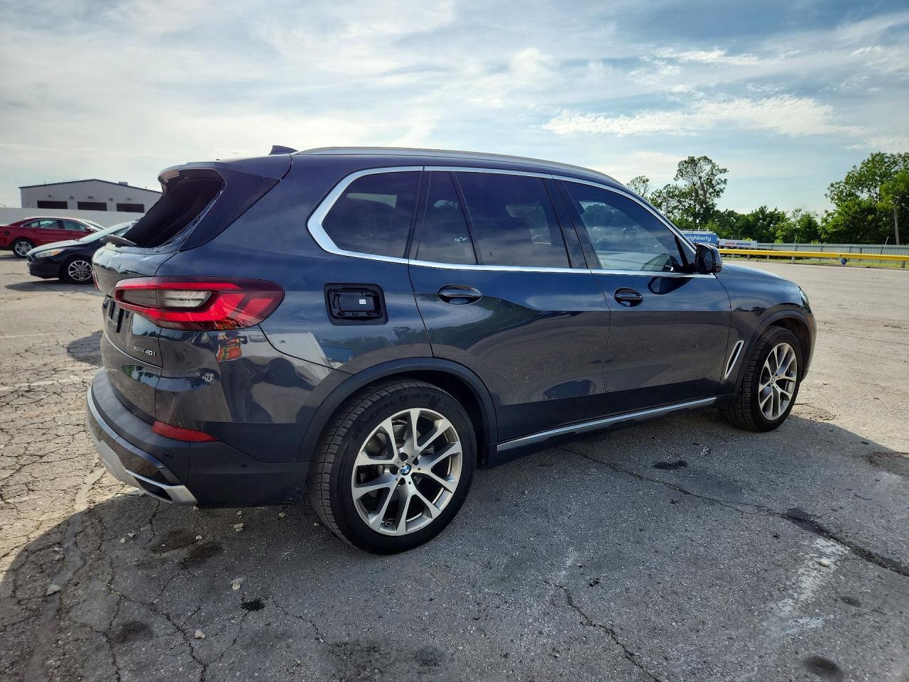 2021 BMW X5 xDrive40I - zdjęcie 3