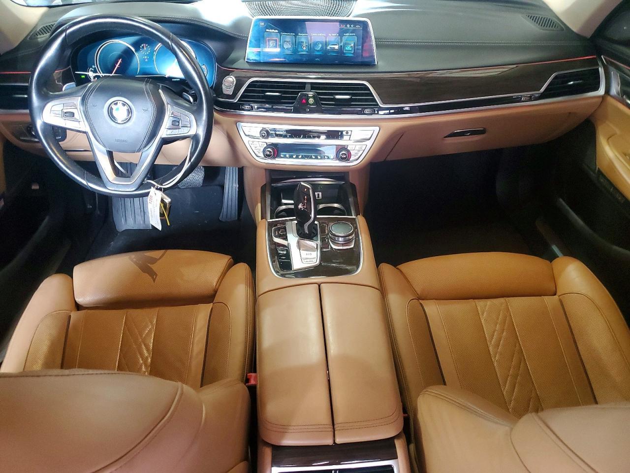 2016 BMW 750 I - zdjęcie 8