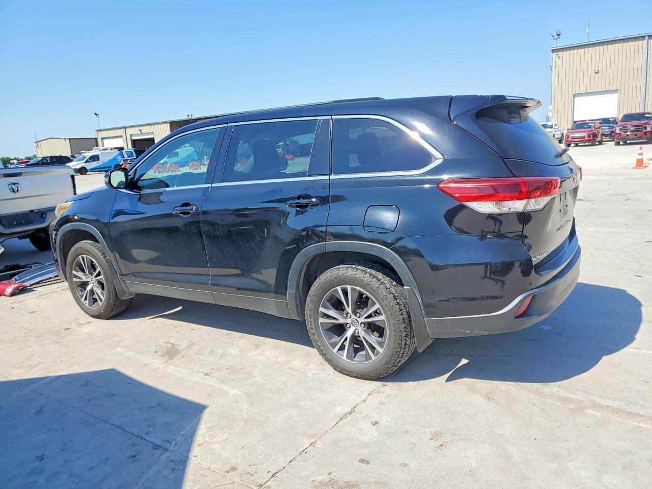 2019 Toyota Highlander Le - zdjęcie 2