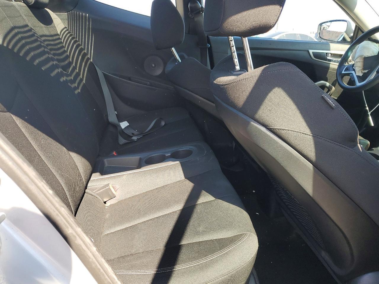 2016 Hyundai Veloster Base - zdjęcie 10