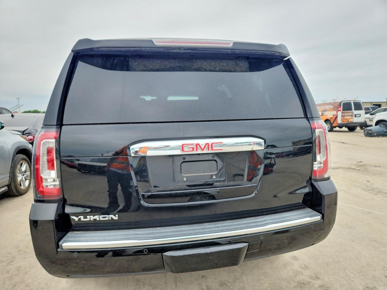 2016 GMC Yukon Denali - zdjęcie 6