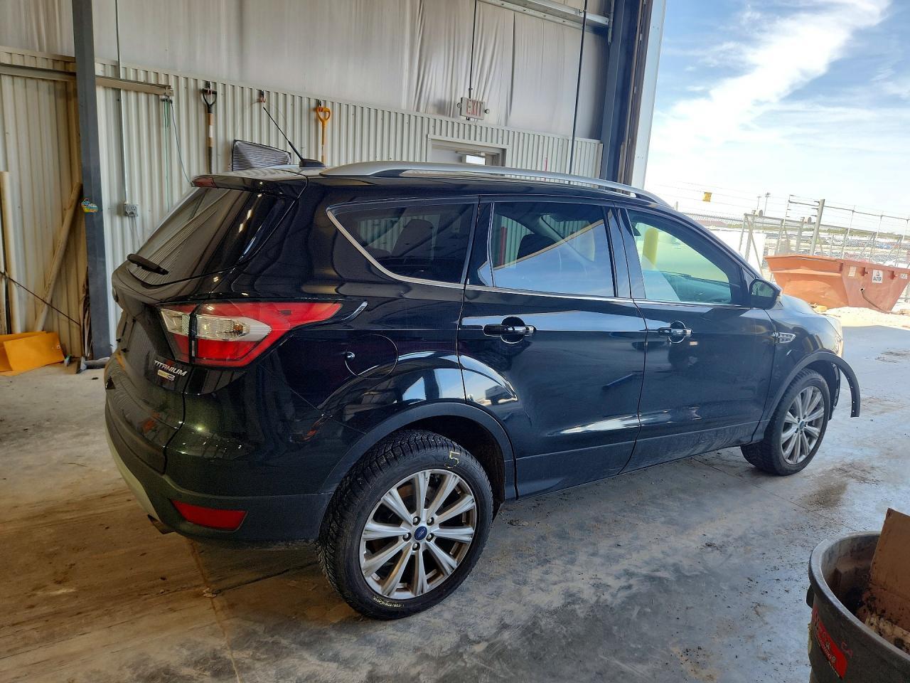 2017 Ford Escape Titanium - zdjęcie 3