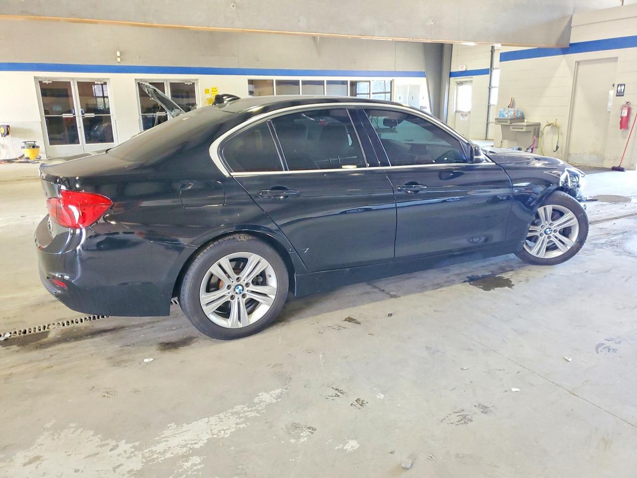 2018 BMW 330 I - zdjęcie 3