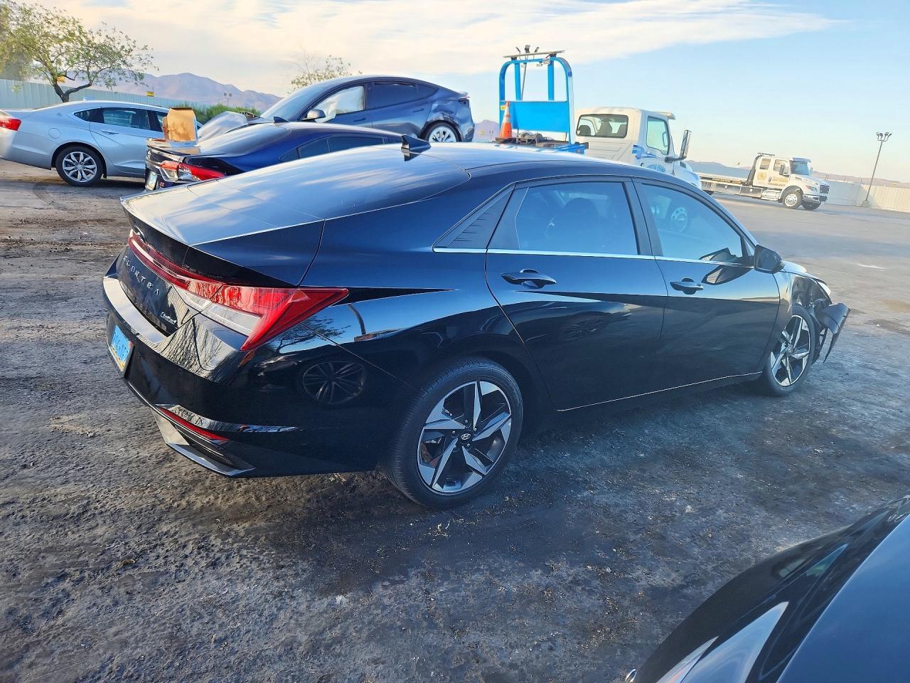 2022 Hyundai Elantra Limited - zdjęcie 3