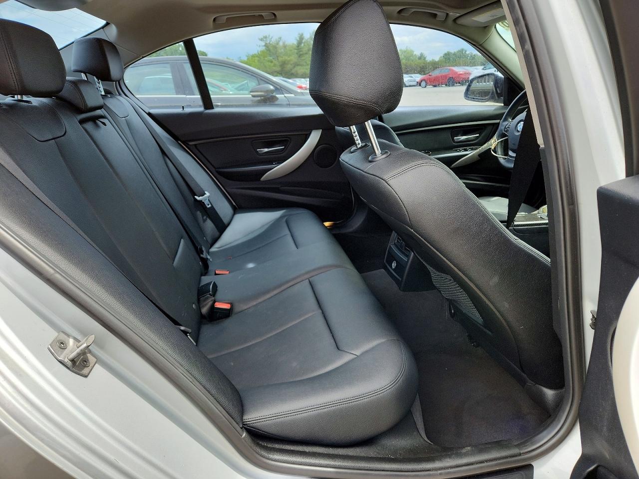 2016 BMW 320 Xi - zdjęcie 10