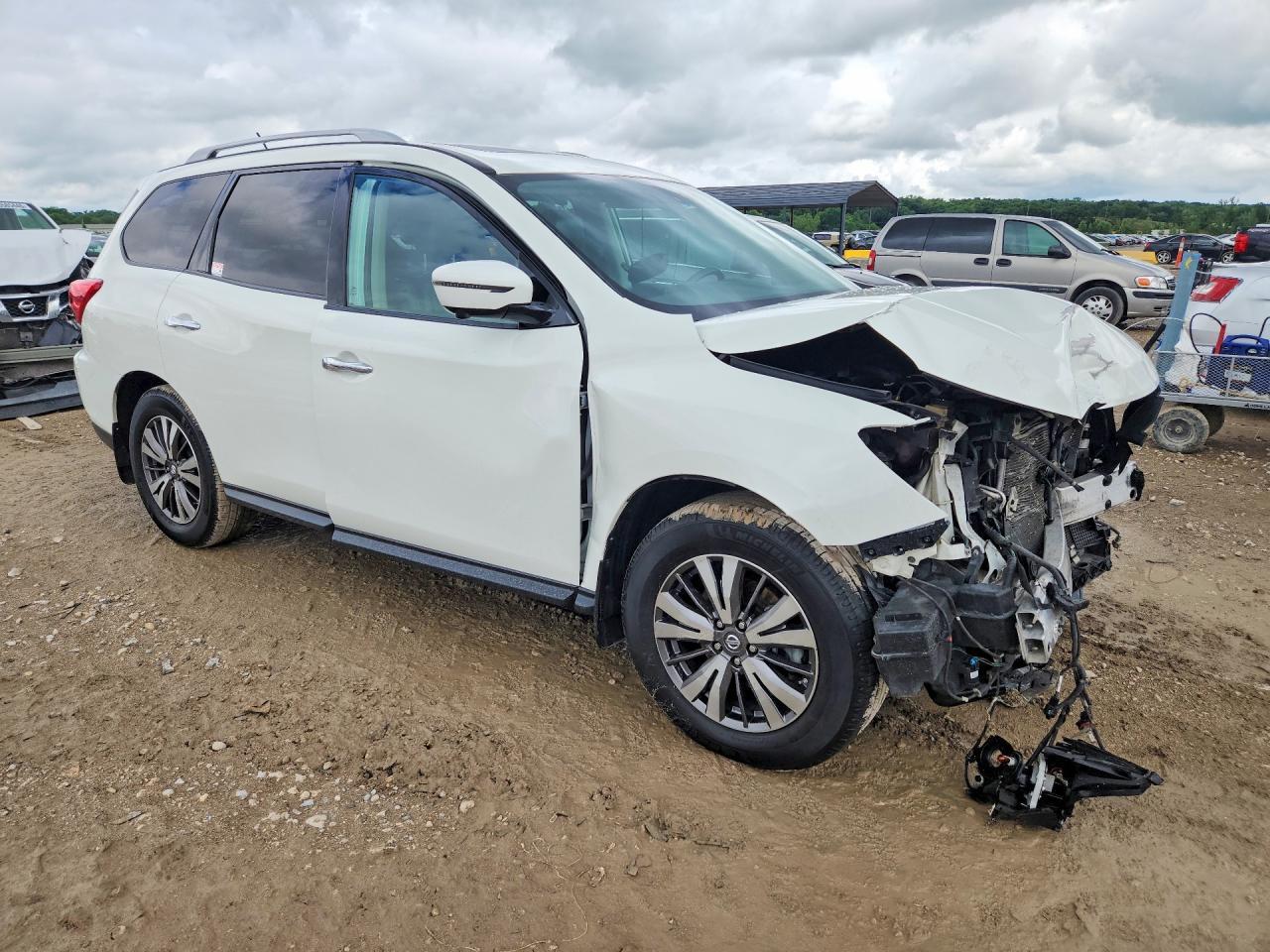 2017 Nissan Pathfinder - zdjęcie 4