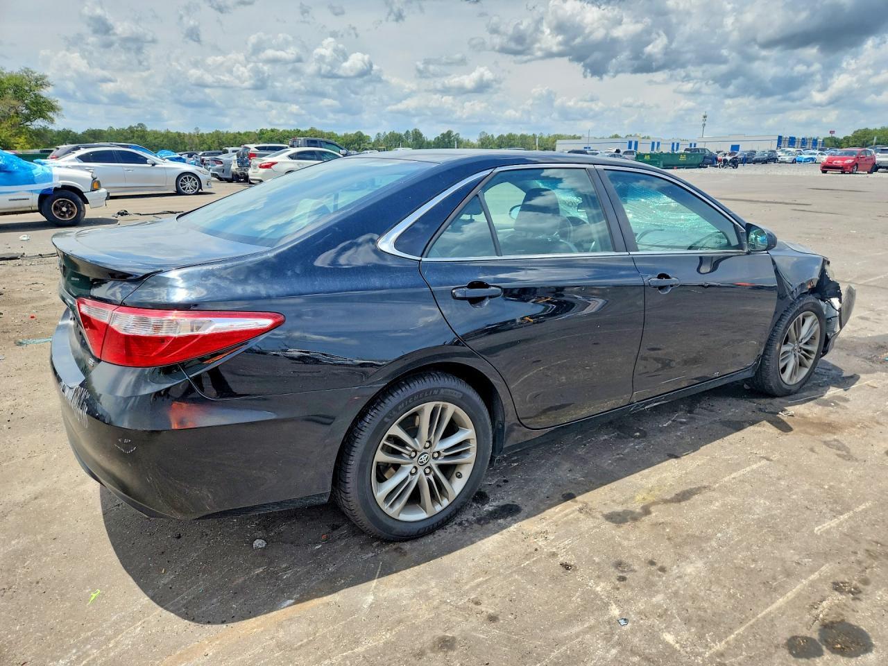 2016 Toyota Camry Se - zdjęcie 3