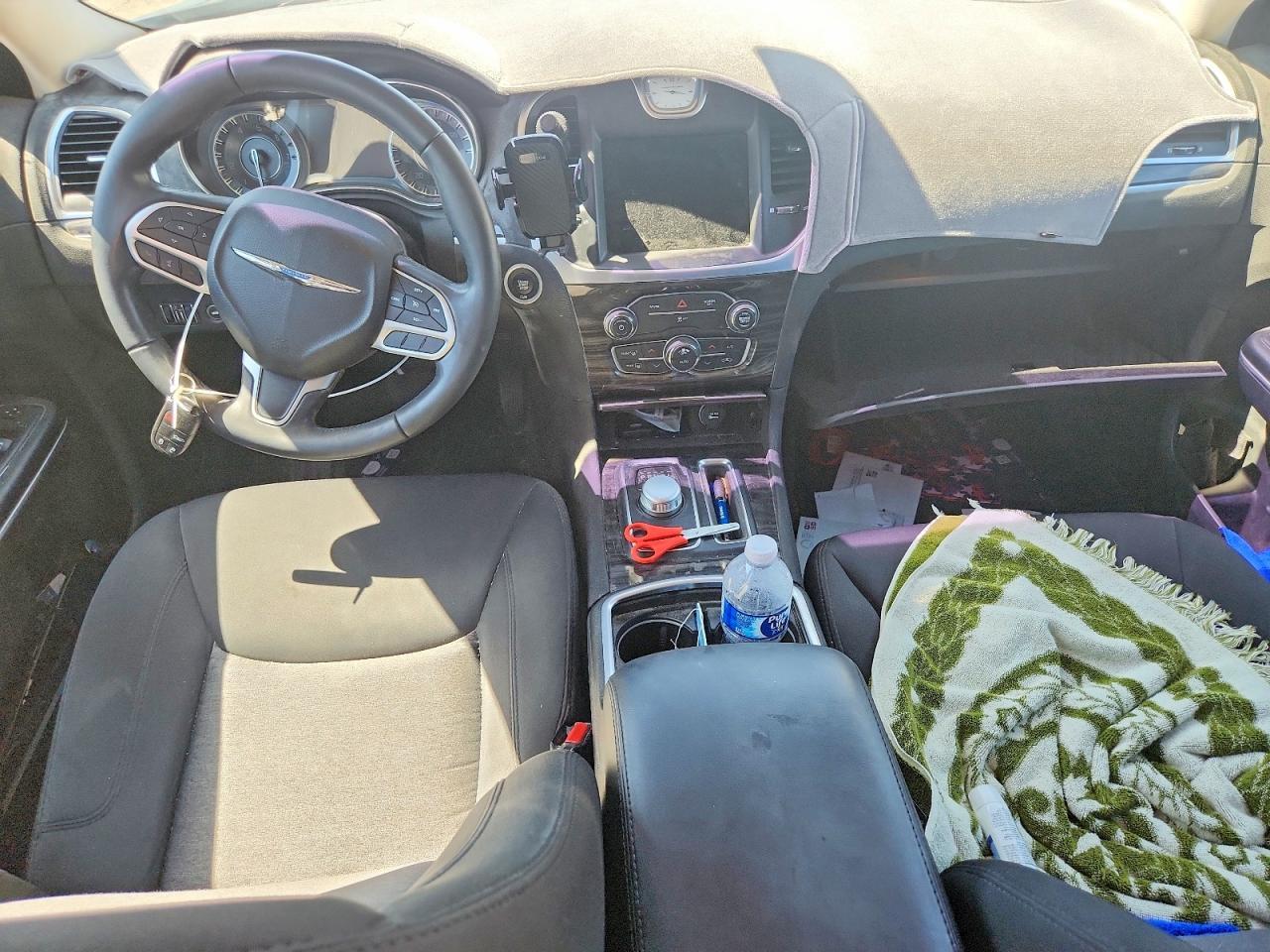 2018 Chrysler 300 Touring - zdjęcie 8