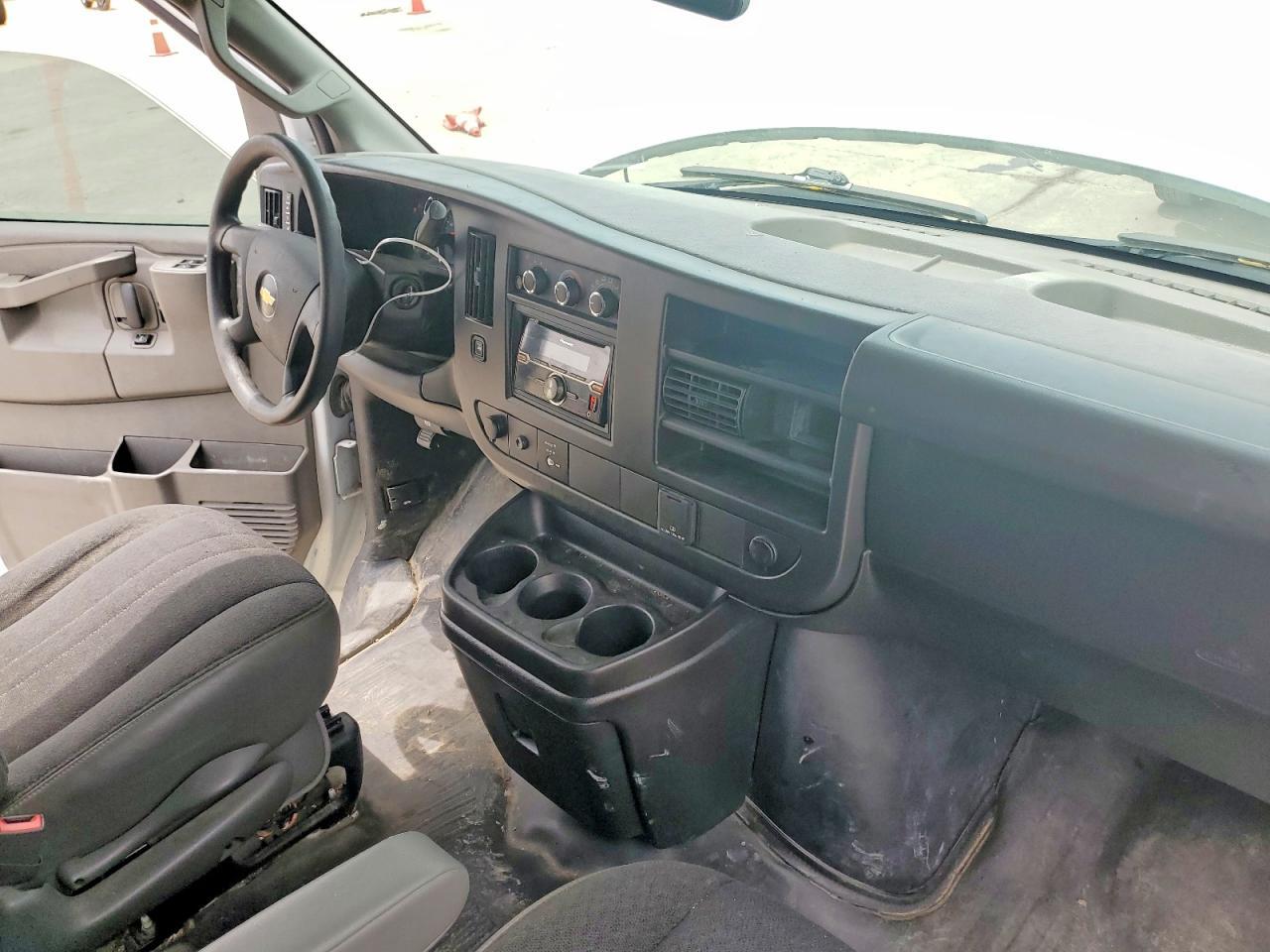 2020 Chevrolet Express G2500 - zdjęcie 8