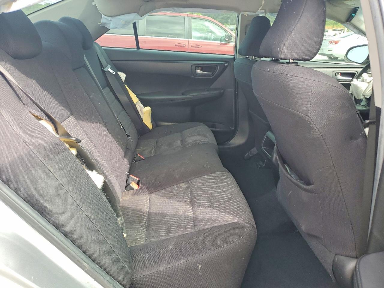 2015 Toyota Camry Le - zdjęcie 10