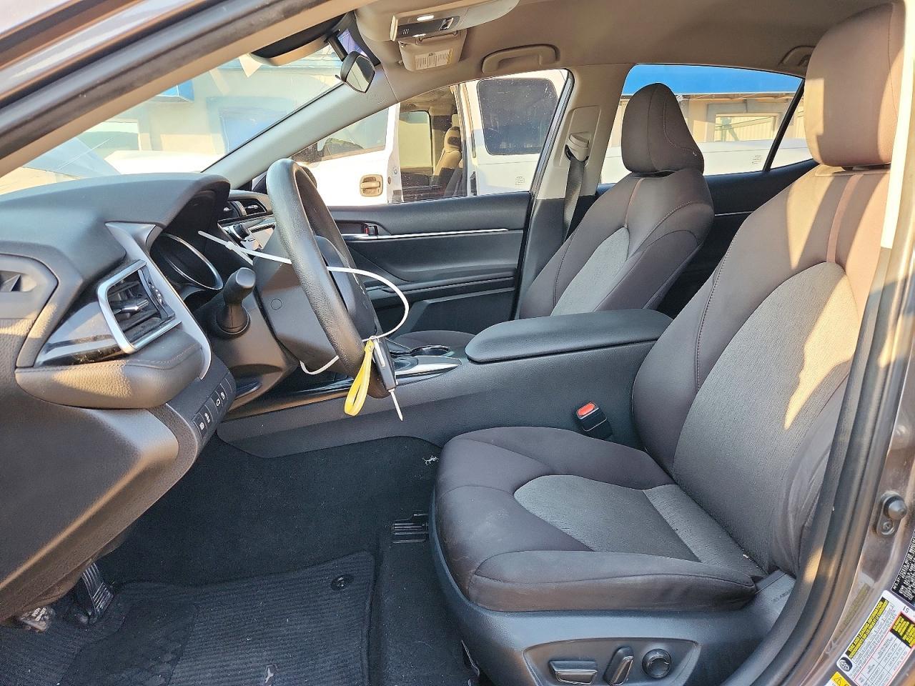 2018 Toyota Camry Le - zdjęcie 7
