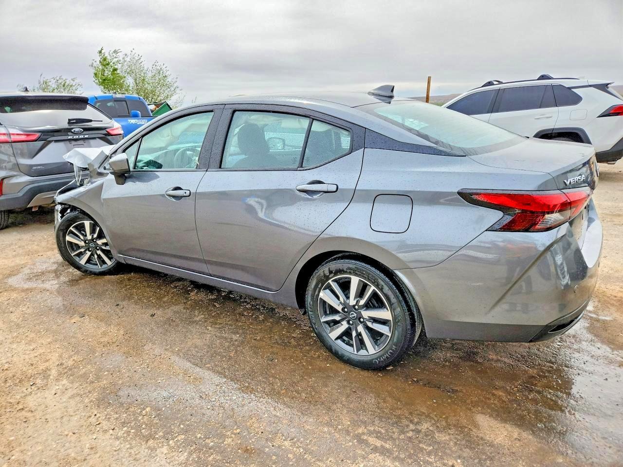2025 Nissan Versa Sv - zdjęcie 2