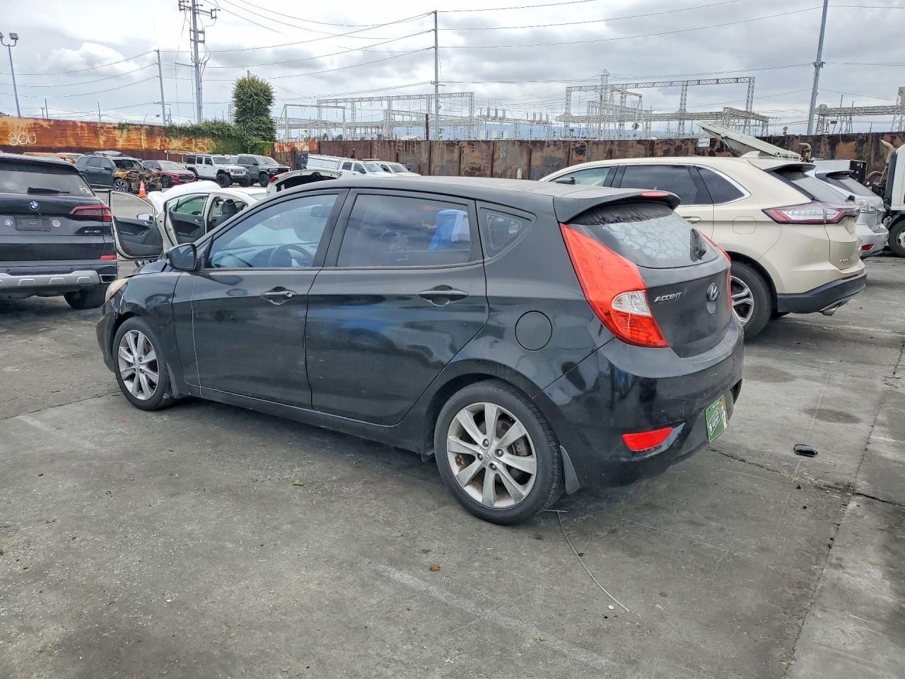 2013 Hyundai Accent Se - zdjęcie 2
