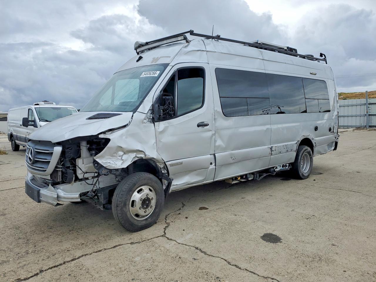 2022 Winnebago Sprinter 3 - zdjęcie główne