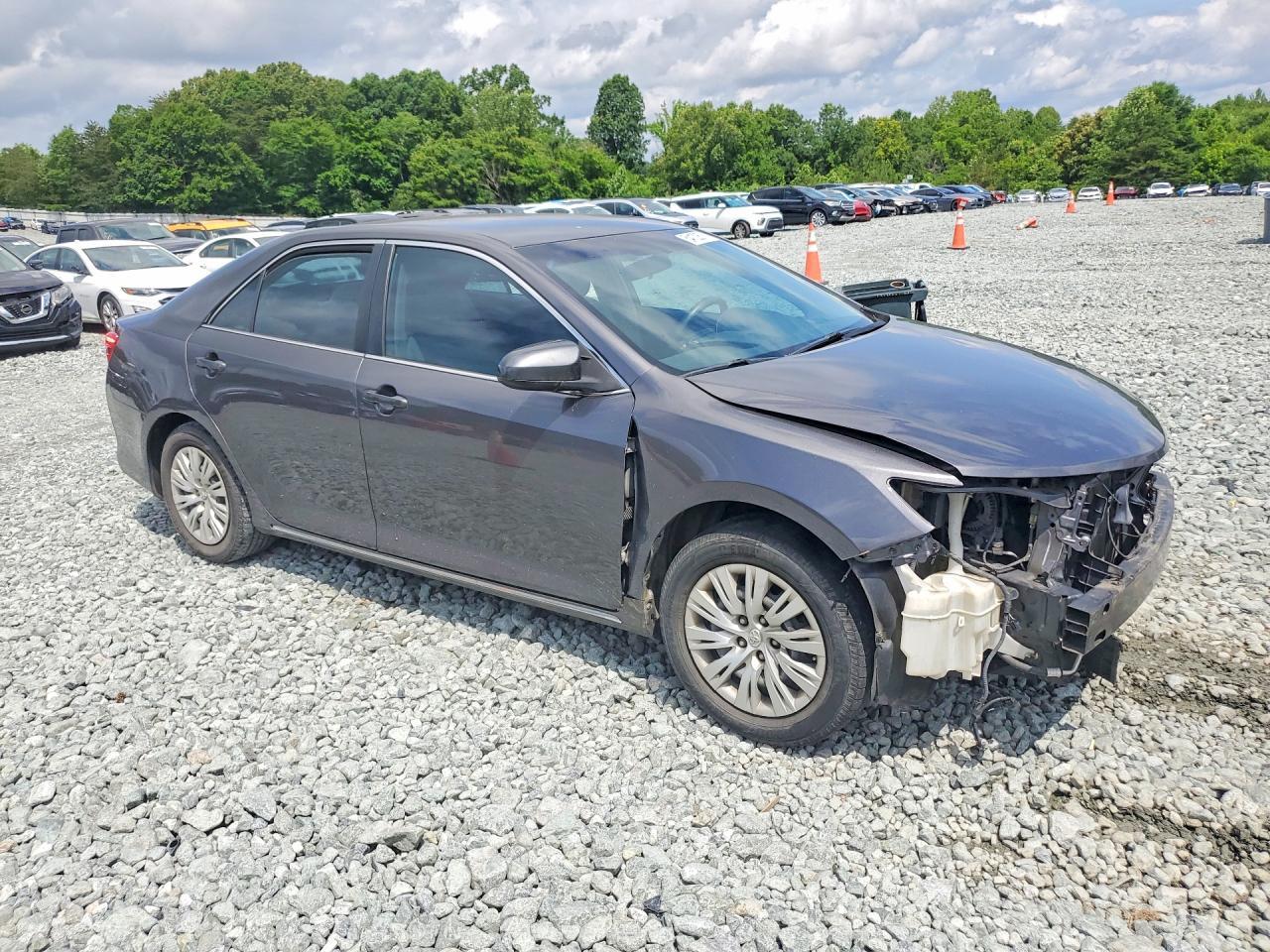 2013 Toyota Camry Le - zdjęcie 4