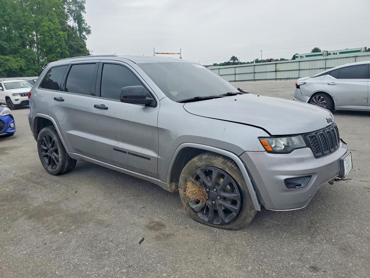 2020 Jeep Grand Cherokee Laredo - zdjęcie 4