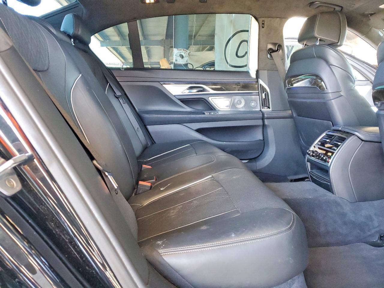 2016 BMW 740 I - zdjęcie 10