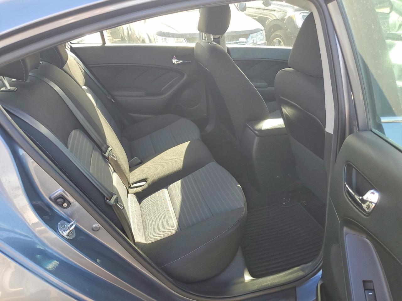 2017 Kia Forte S - zdjęcie 10