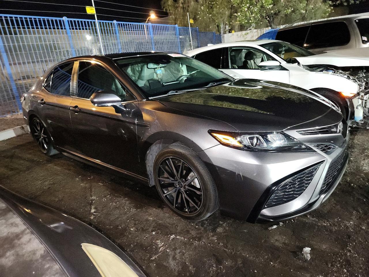 2021 Toyota Camry Se - zdjęcie 4