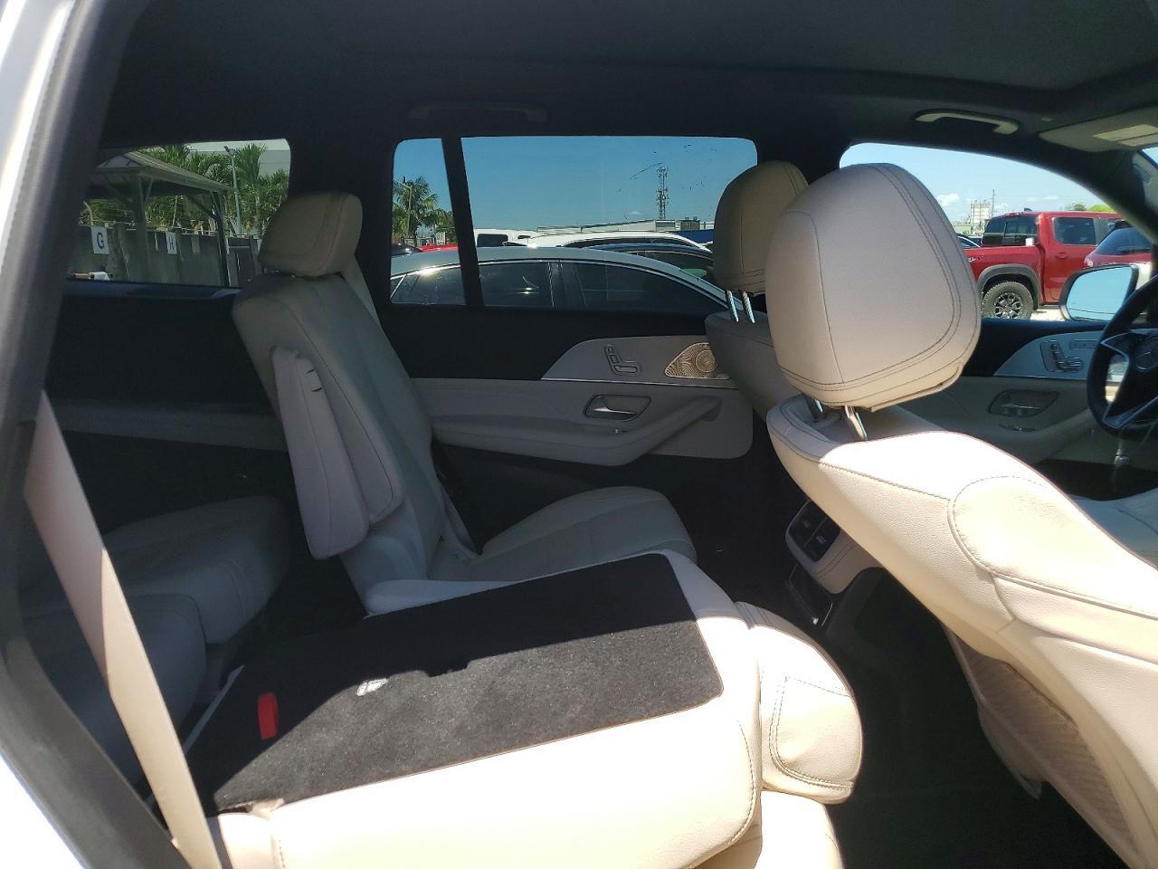 2025 Mercedes-Benz Gls 450 4Matic - zdjęcie 11