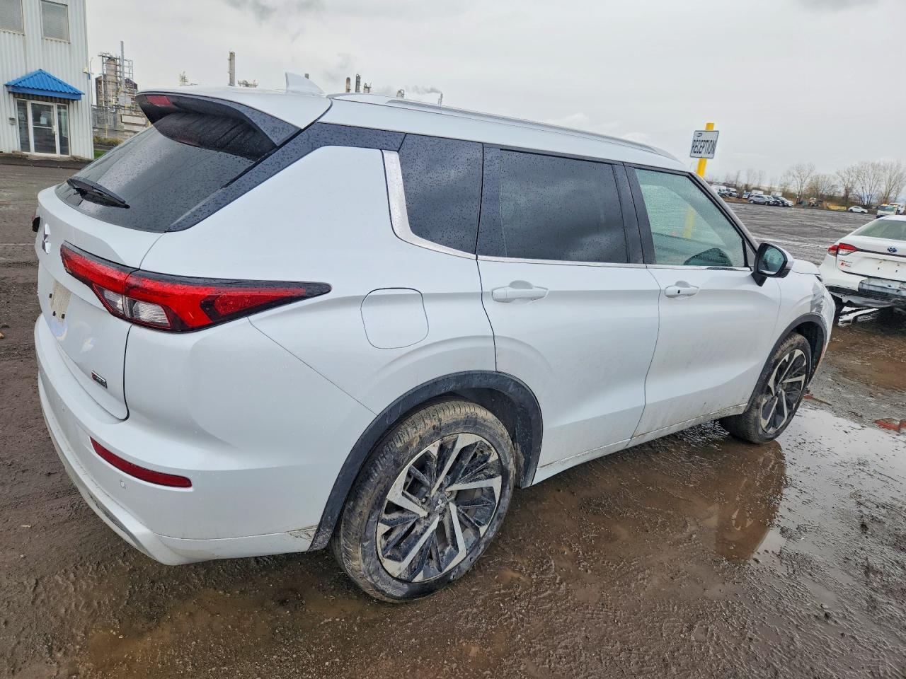 2024 Mitsubishi Outlander Sel - zdjęcie 3