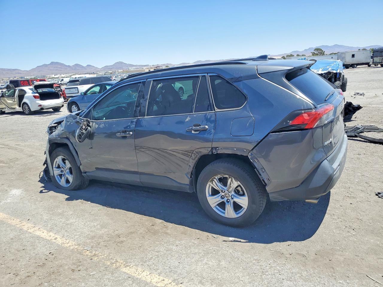 2021 Toyota Rav4 Xle - zdjęcie 2