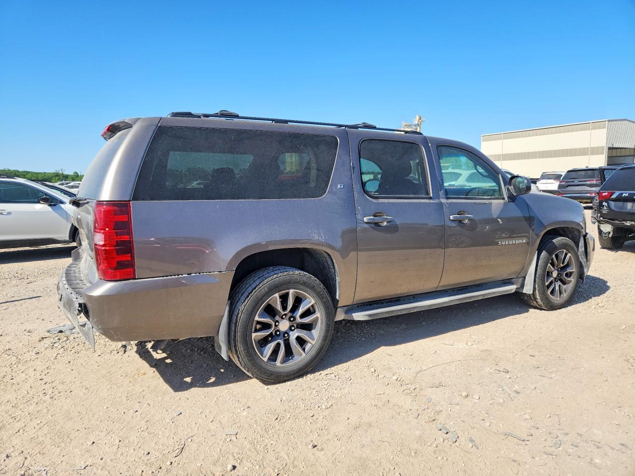 2013 Chevrolet Suburban C1500 Lt - zdjęcie 3