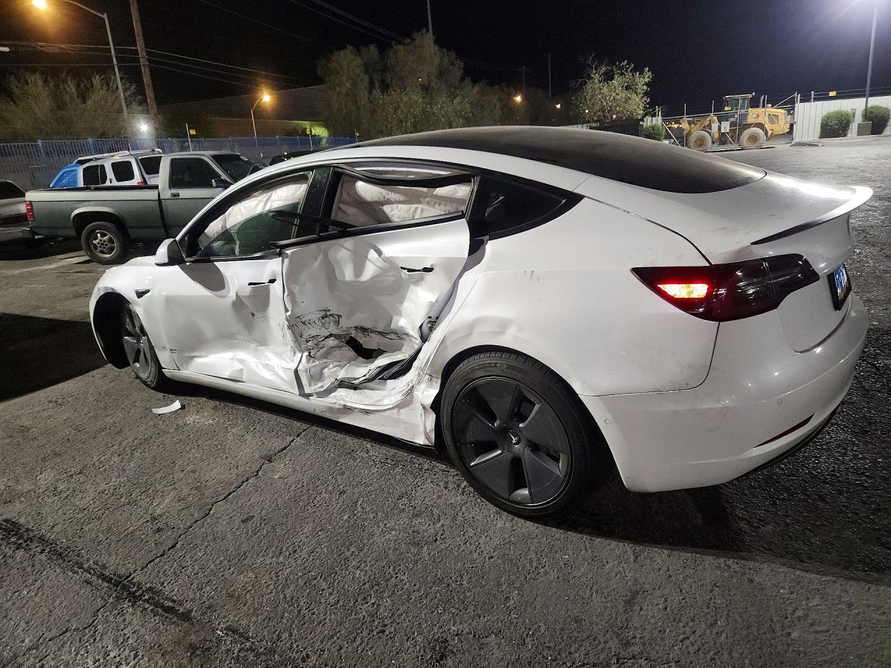 2022 Tesla Model 3 - zdjęcie 2